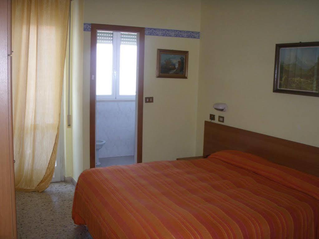 Hotel Amoha Римини Екстериор снимка