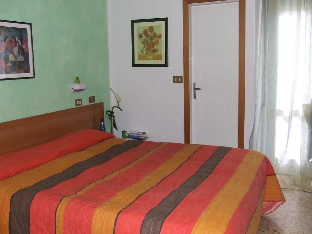 Hotel Amoha Римини Екстериор снимка