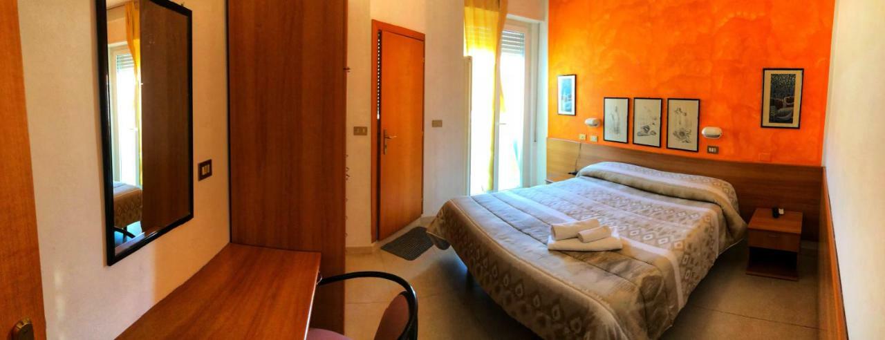 Hotel Amoha Римини Екстериор снимка