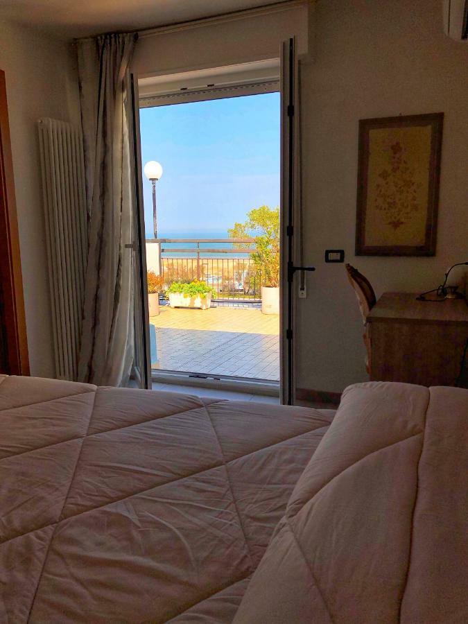 Hotel Amoha Римини Екстериор снимка